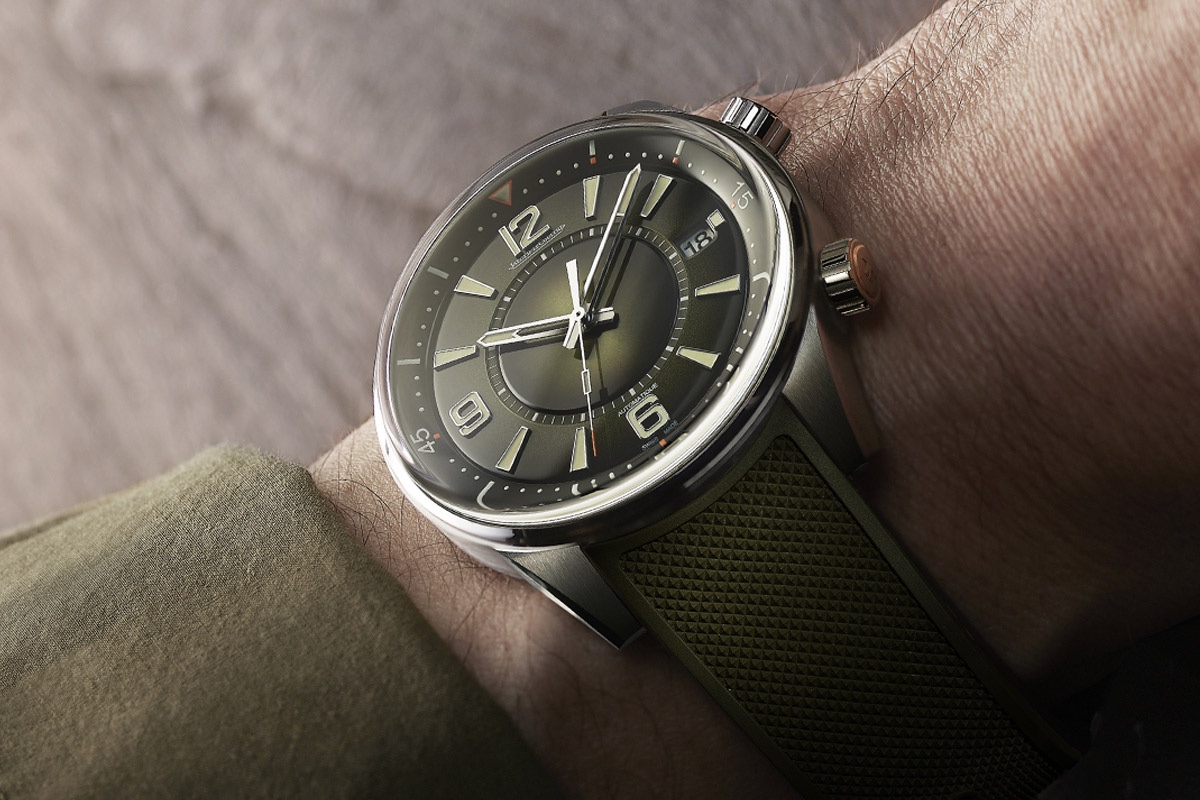Jaeger-LeCoultre Polaris Date日期显示腕表 不锈钢表壳，表径42毫米，渐变绿色漆面表盘，搭配蛋白石装饰、粒面装饰和太阳放射状饰纹，时、分、秒、日期，积家899AB型自动上链机芯，动力储存70小时，蓝宝石水晶玻璃镜面及底盖，防水200米，绿色橡胶表带。
