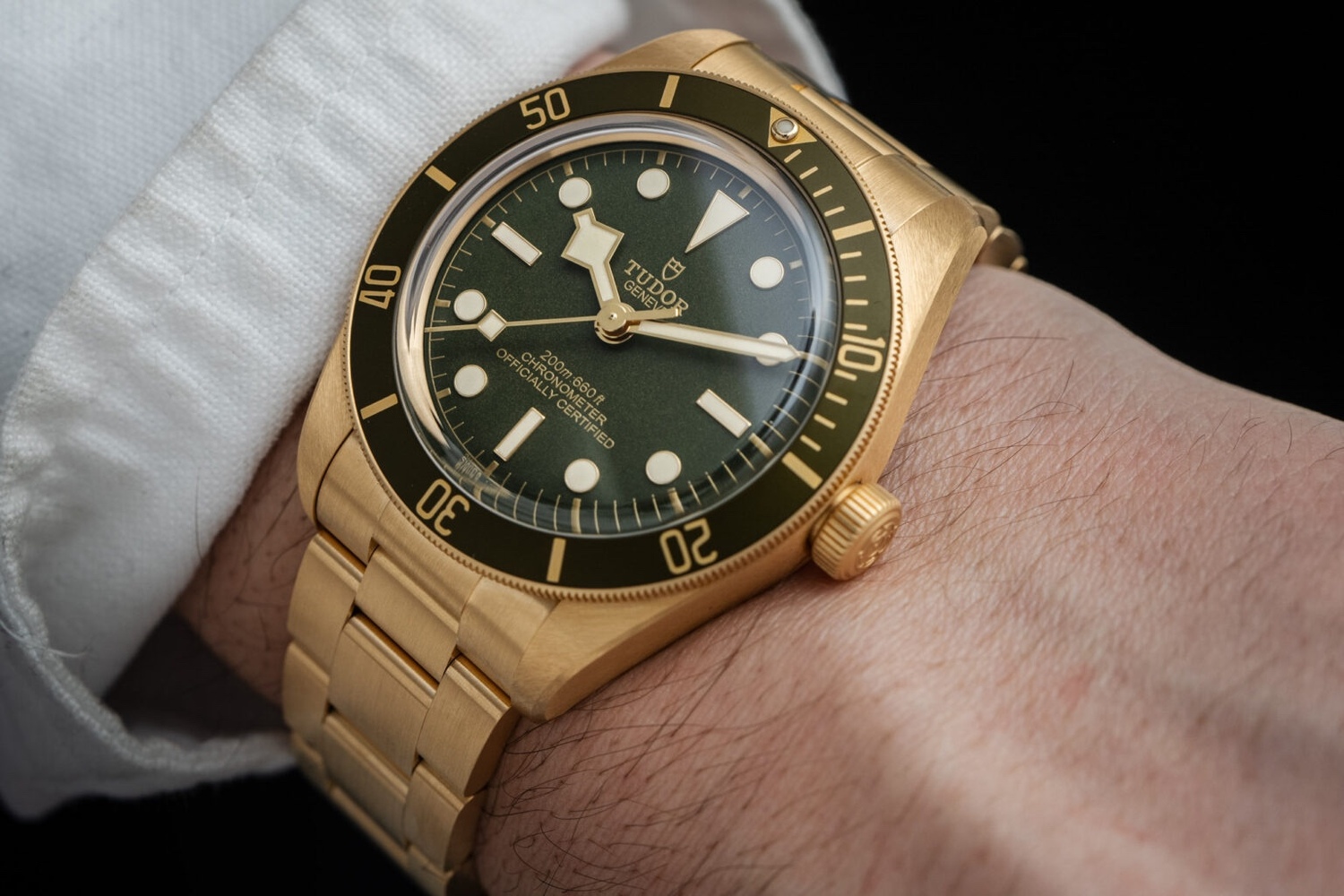 在 2024 年日内瓦表展上，帝舵推出了全新 Black Bay 58 腕表，采用 18 k 黄金材质。