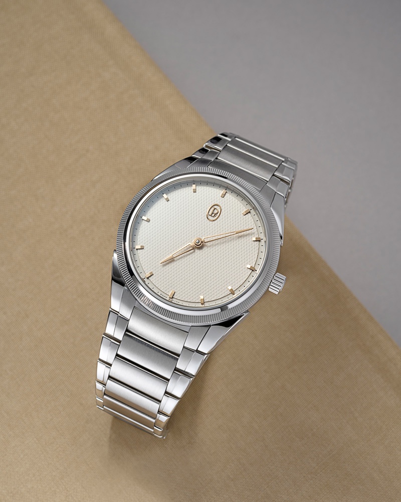 Parmigiani Fleurier Tonda PF 36mm「Sunlit Ivory象牙米」SHH特别版腕表 不锈钢表壳，表径36毫米，「Sunlit Ivory 象牙米」大麦纹面盘，时、分，PF770自动上链机芯，动力储存60小时，蓝宝石水晶玻璃镜面及底盖，防水100米，不锈钢链带，全球限量50只。
