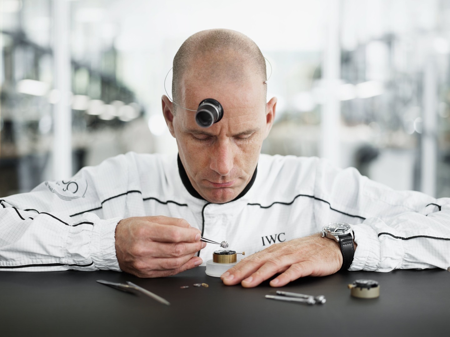 IWC腕表和机芯组装副总监的Markus Bühler的成就也代表了IWC培育新世代制表师的卓越成就。