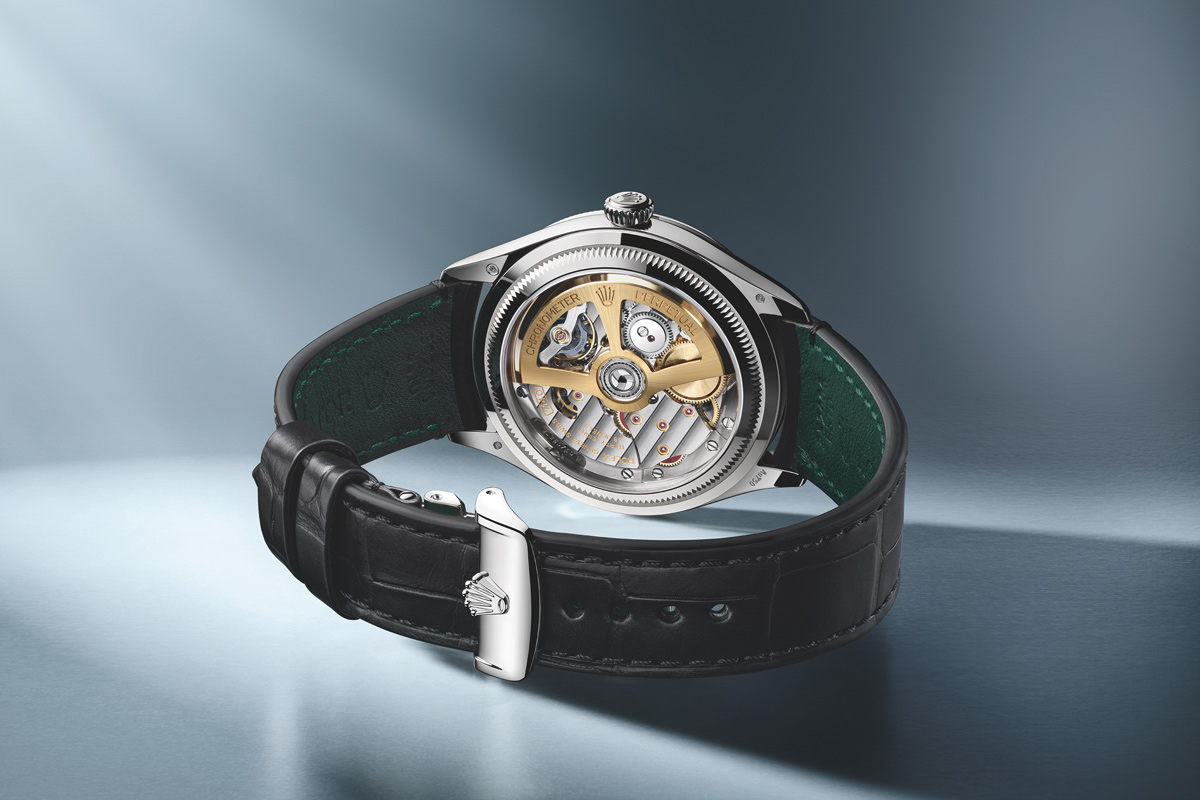 为了符合Perpetual 1908的正装表定位，劳力士特别开发全新机芯Cal. 7140。