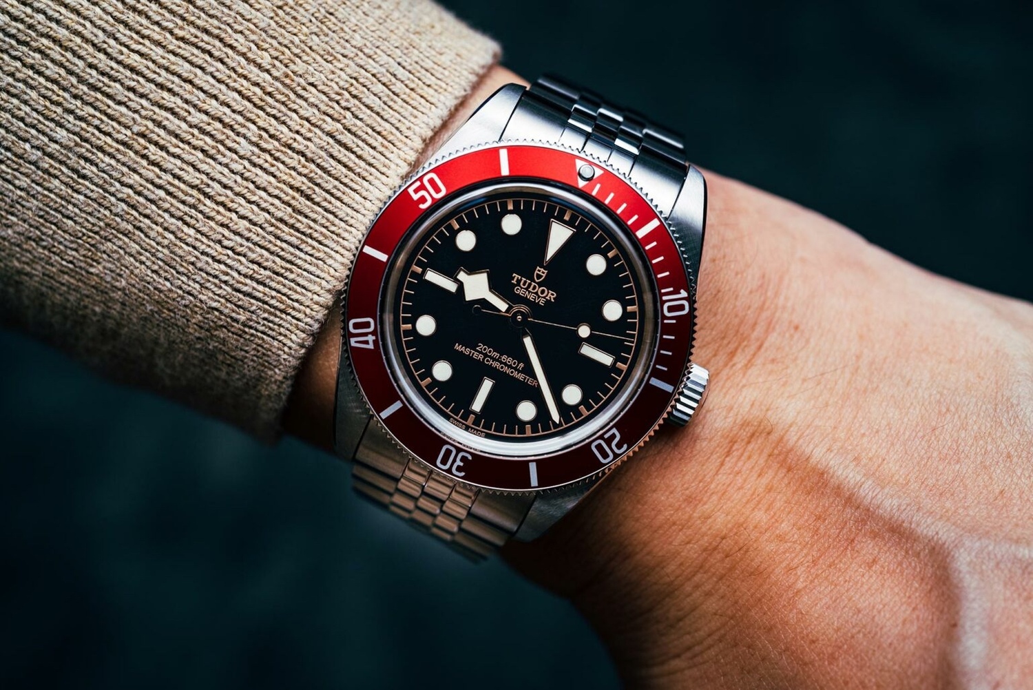 帝舵全新型号 M7941A1A0RU 是帝舵第二款配备 METAS 认证“Master Chronometer”机芯的腕表。它也恰好是帝舵碧湾的第三代——该品牌最畅销的运动手表产品