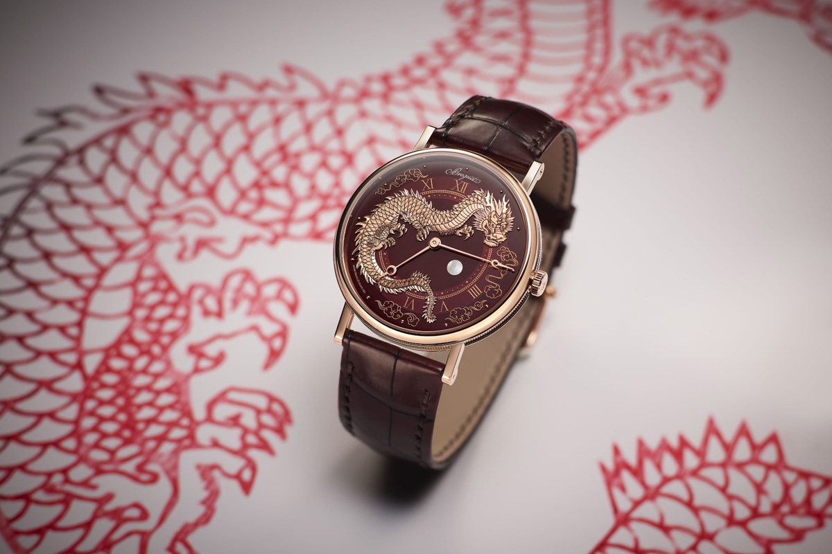 Classique Dragon 7145腕表 18K玫瑰金表壳，表径40毫米，大明火珐琅，手工雕刻金质镶贴祥龙图案表盘，时、分，502.3自动上链机芯，动力储存45小时，蓝宝石水晶玻璃镜面及底盖，防水30米，鳄鱼皮表带，限量8只，设有独立编号