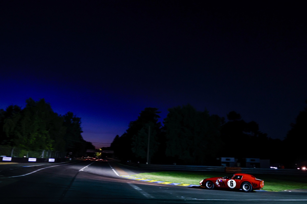 2022年利曼经典赛，在赛道上奔驰的Ferrari 250 GTO。