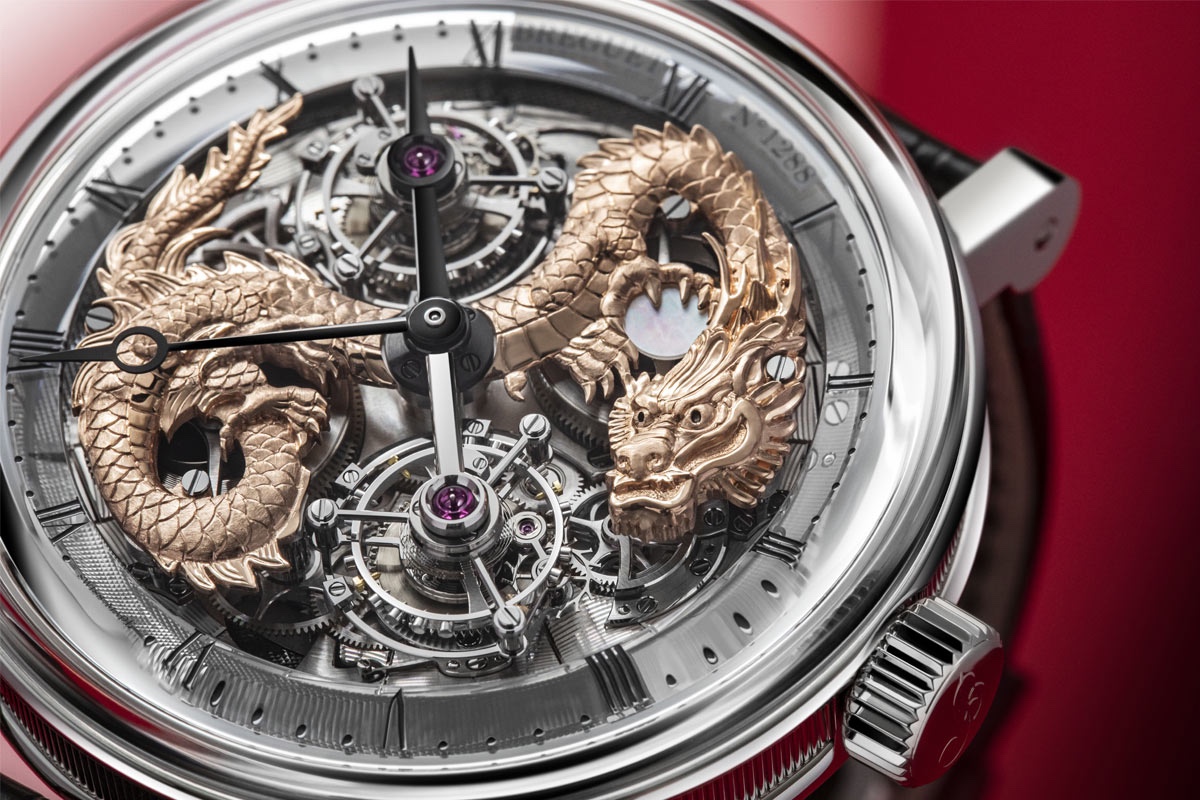 Classique Double Tourbillon Dragon 5345腕表农历新年限定版 950铂金表壳，表径46毫米，手工雕刻金质祥龙，时、分、双陀飞轮，588N1手动上链机芯，动力储存60小时，蓝宝石水晶玻璃镜面及底盖，鳄鱼皮表带。