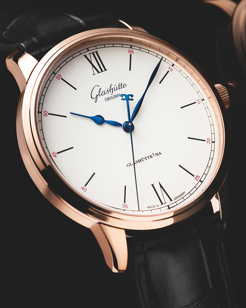 Senator Excellence 18K红金表壳，表径40毫米，时、分、秒，Calibre 36-01自动上链机芯，动力储存100小时，蓝宝石水晶玻璃镜面及底盖，防水50米，鳄鱼皮表带。