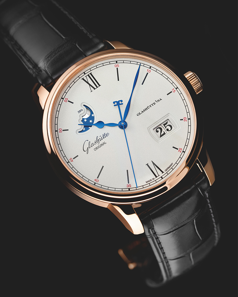 Senator Excellence Panorama Date Moon Phase 18K红金表壳，表径40毫米，时、分、秒、大日历、月相，Calibre 36-04自动上链机芯，动力储存100小时，蓝宝石水晶玻璃镜面及底盖，防水50米，鳄鱼皮表带。