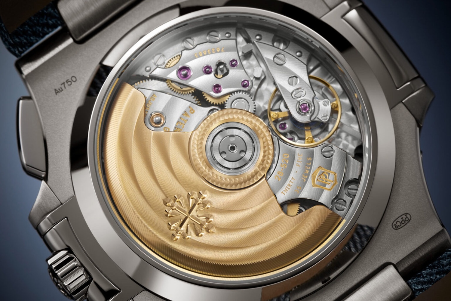 百达翡丽为 Nautilus 参考号 5980-60G 搭载自制 Calibre CH 28-520 C/522 自动飞返计时机芯。