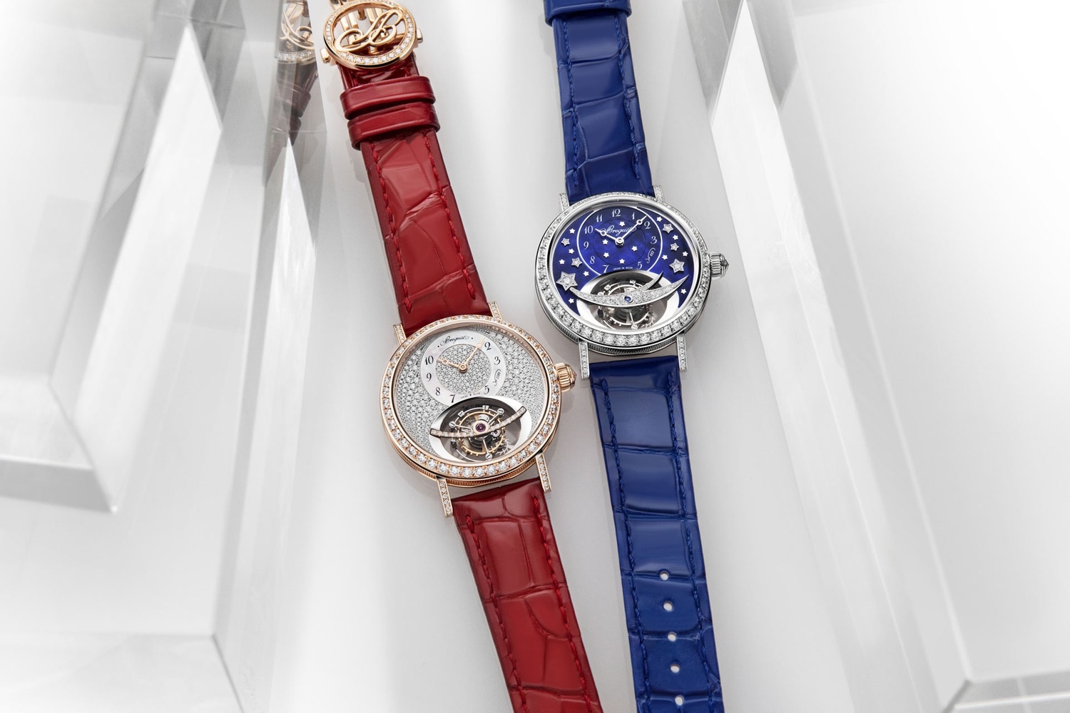 宝玑(Breguet)为Classique系列的陀飞轮腕表推出两款3358腕表，将夜空中的闪亮星斗透过珍珠母贝与钻石浓缩在表盘之上，设计优美迷人，精密复杂的机械结构更是叫人赞叹不已。